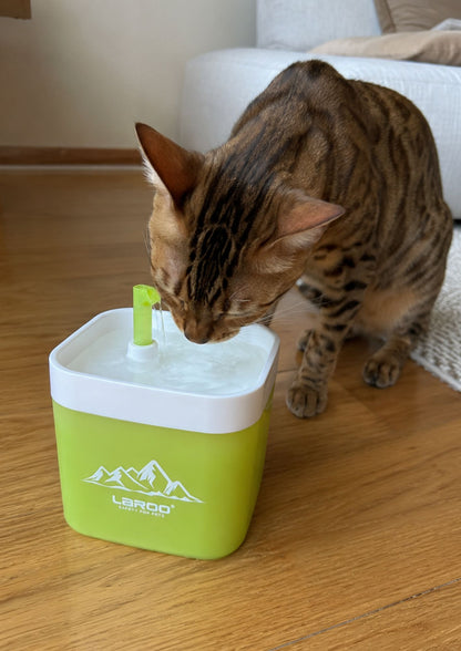 Fuente de agua para mascota marca LAROO